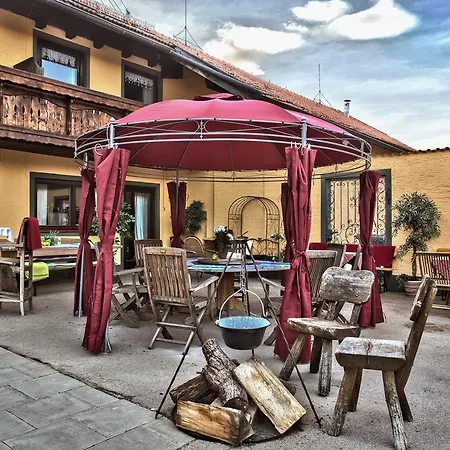 Landgasthof Lindenhof Hotel *