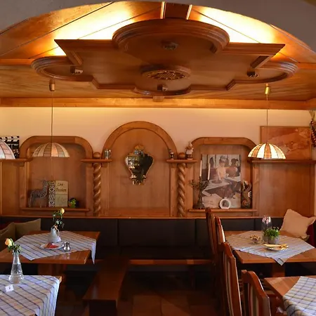 Landgasthof Lindenhof Hotel *